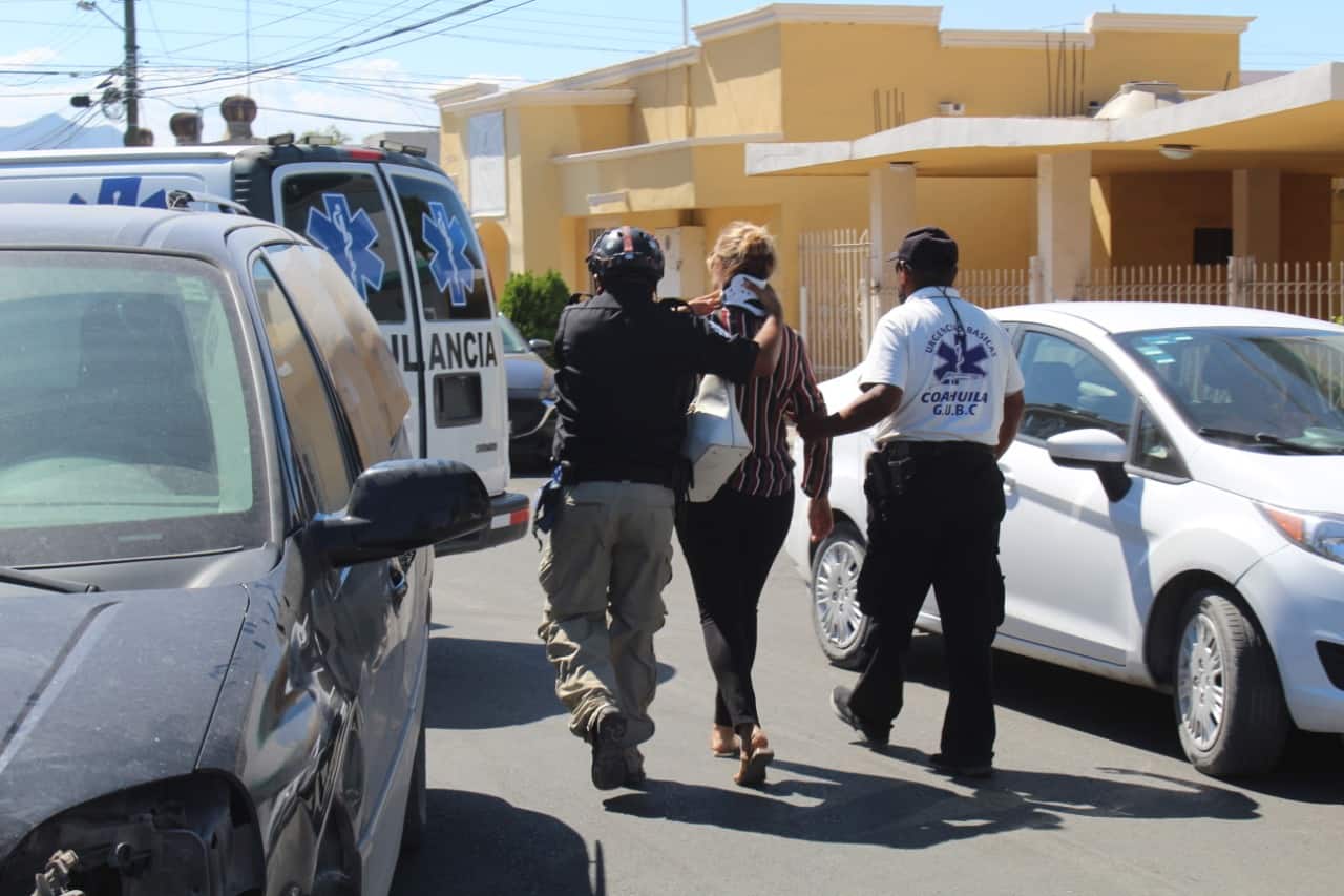 Invade carril y la chocan