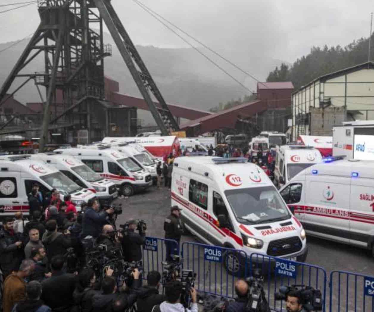 Explota mina de carbón en Turquía, Mueren 41 personas