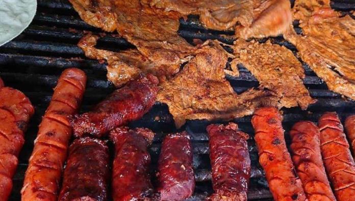 Sonorense hace carne asada en Canadá y sus vecinos llaman a los bomberos