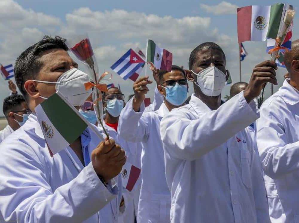 Legisladores de México y EU denuncian explotación laboral a médicos cubanos