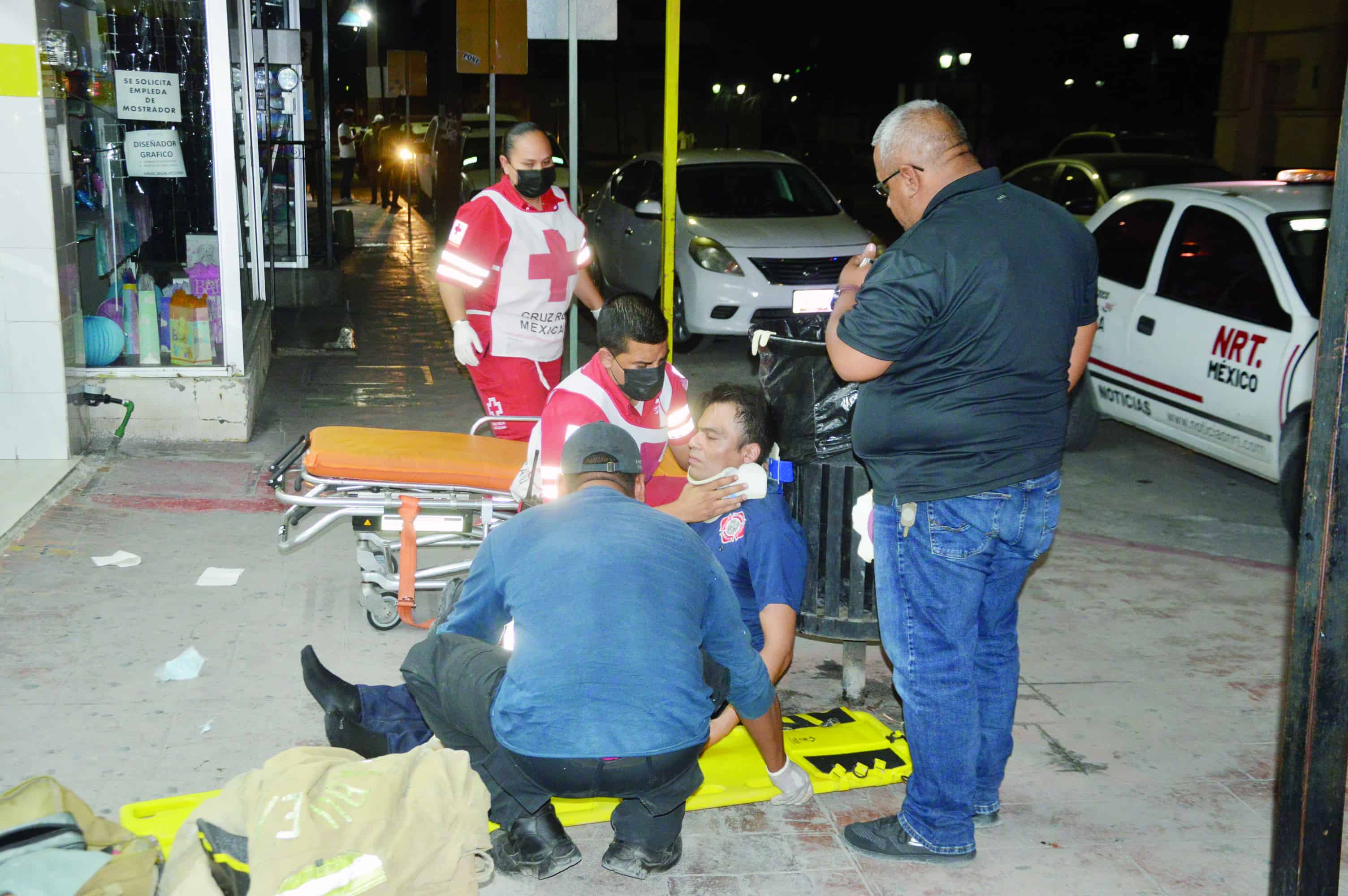 Embisten a Bomberos