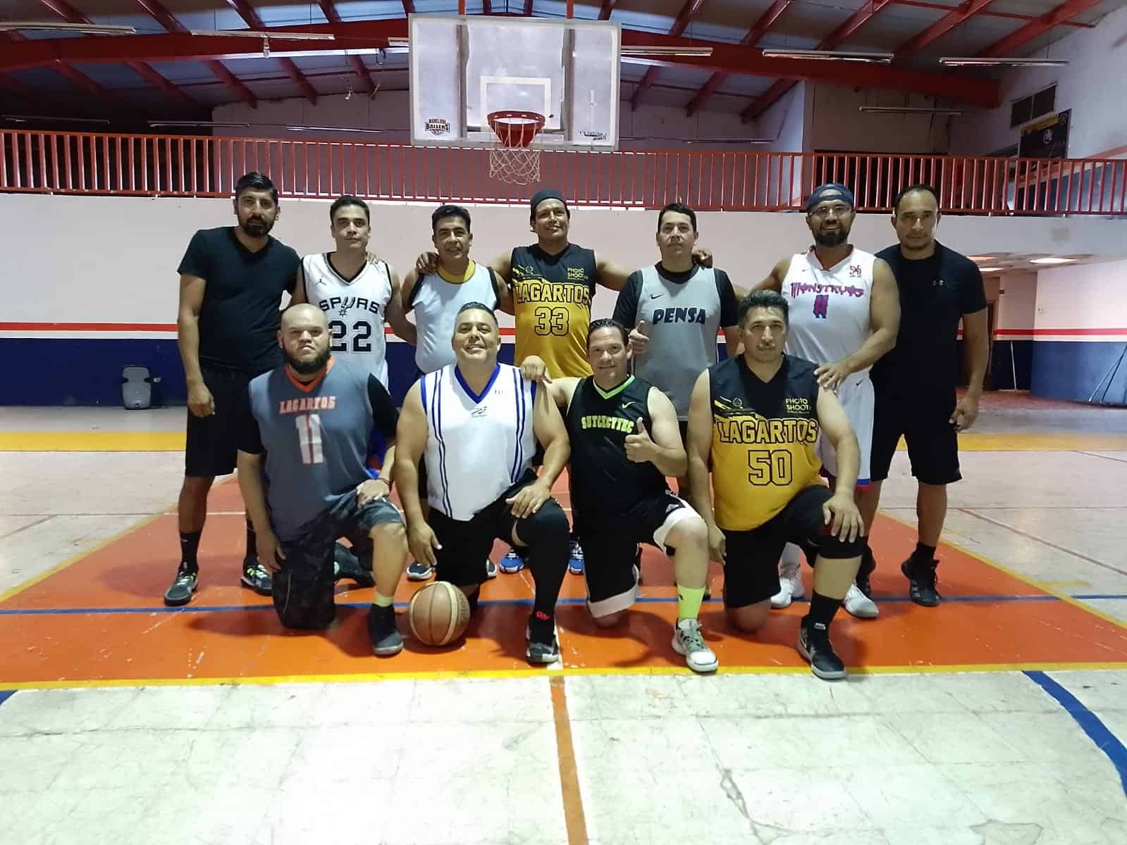 Nogaleros se impone ante Old School