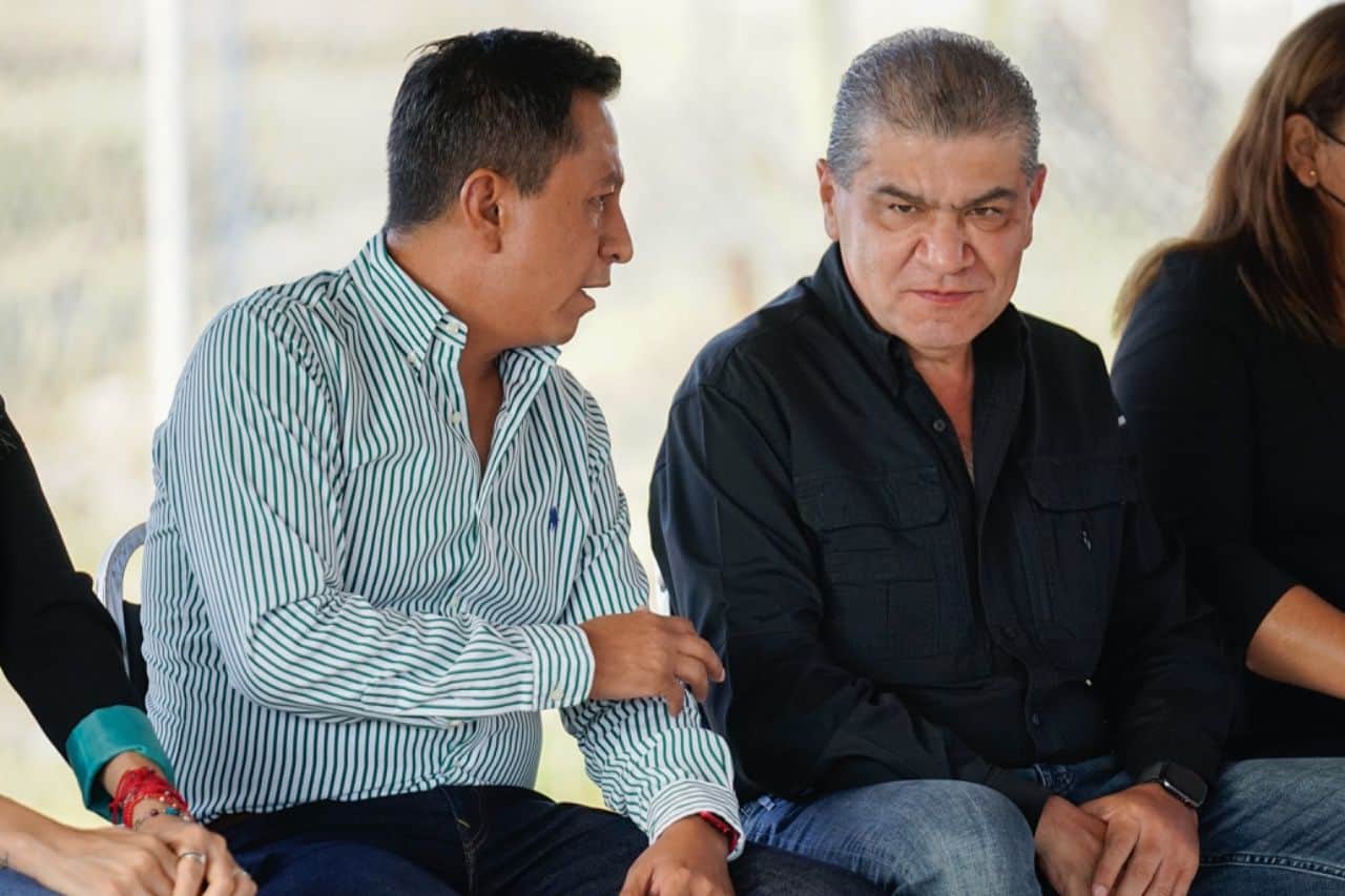 Mejora Riquelme infraestructura educativa e hídrica