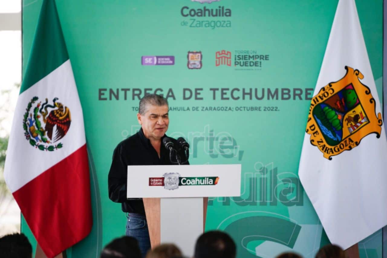 Mejora Riquelme infraestructura educativa e hídrica