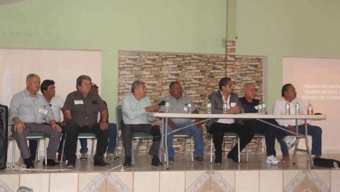 Piden taxis a aplicaciones también paguen impuestos 