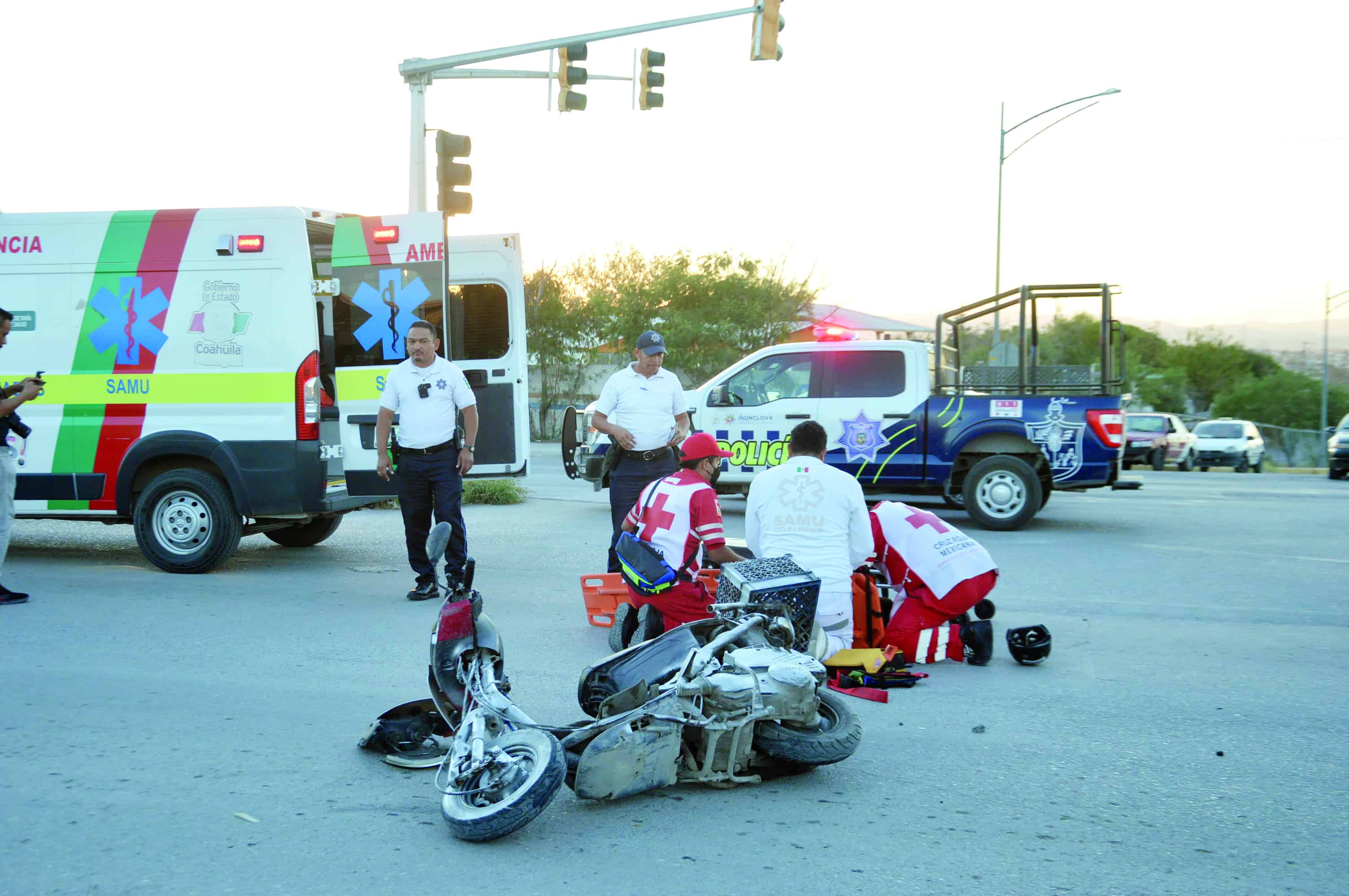 Atropella y deja inconsciente a motociclista 