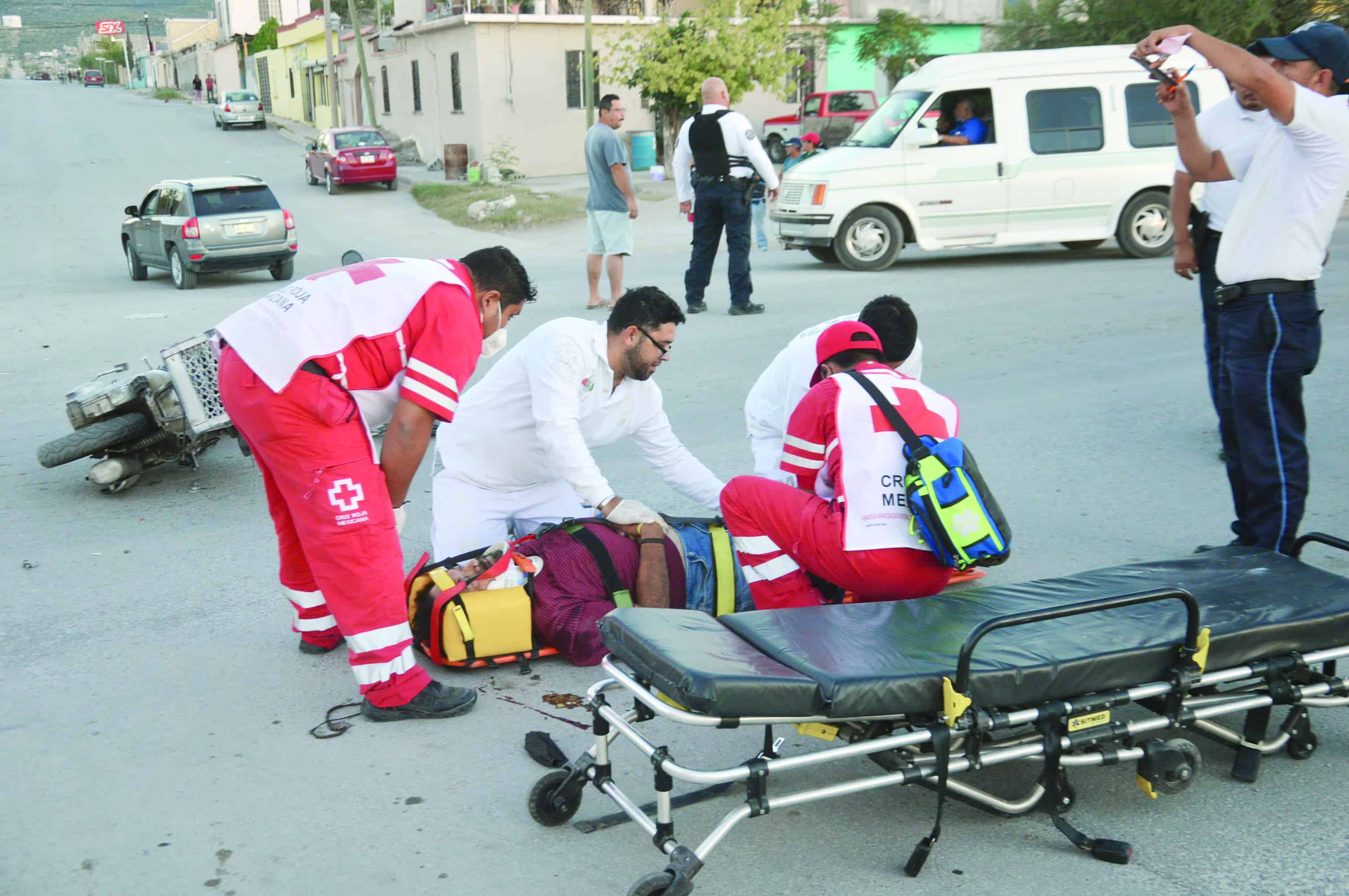 Atropella y deja inconsciente a motociclista 