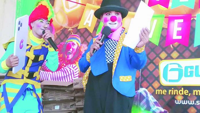 Gutiérrez Centenario Celebran con niños