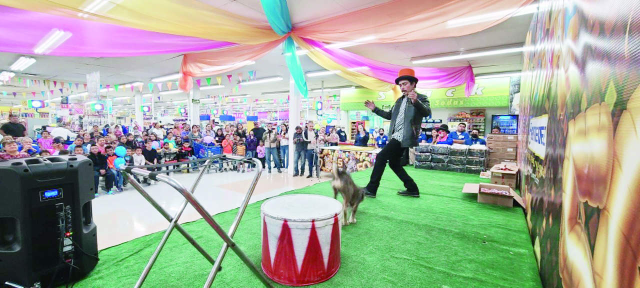 Gutiérrez Centenario Celebran con niños