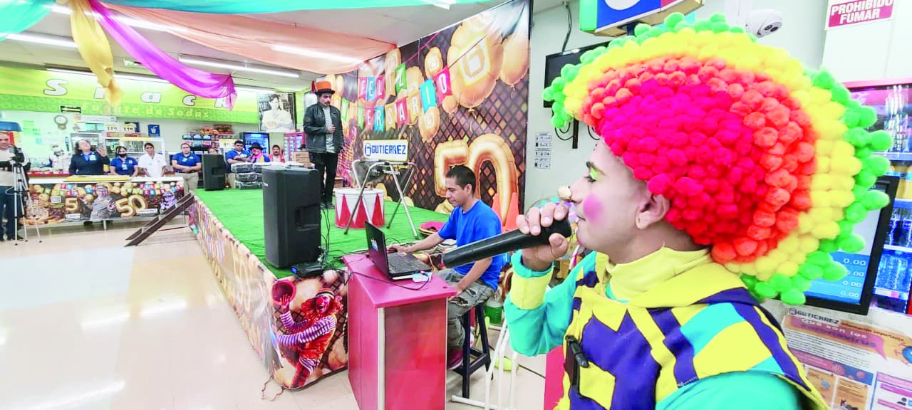Gutiérrez Centenario Celebran con niños