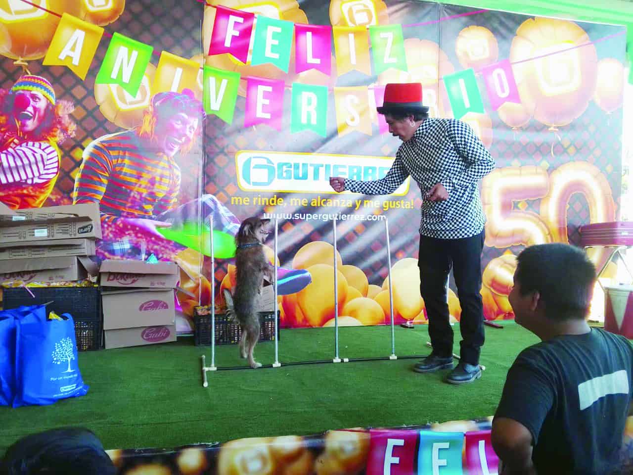 Gutiérrez Centenario Celebran con niños