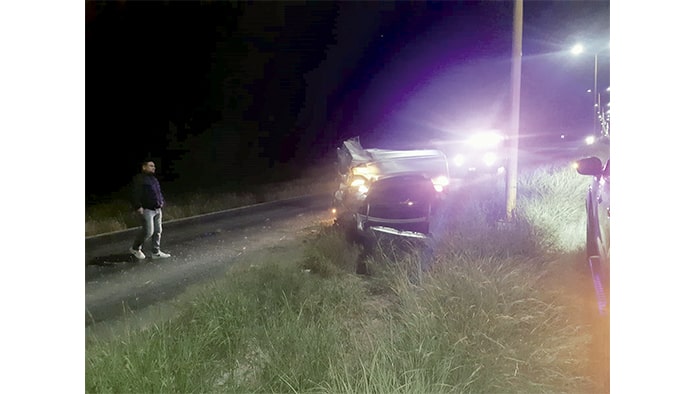 Choca y vuelca en carretera 30