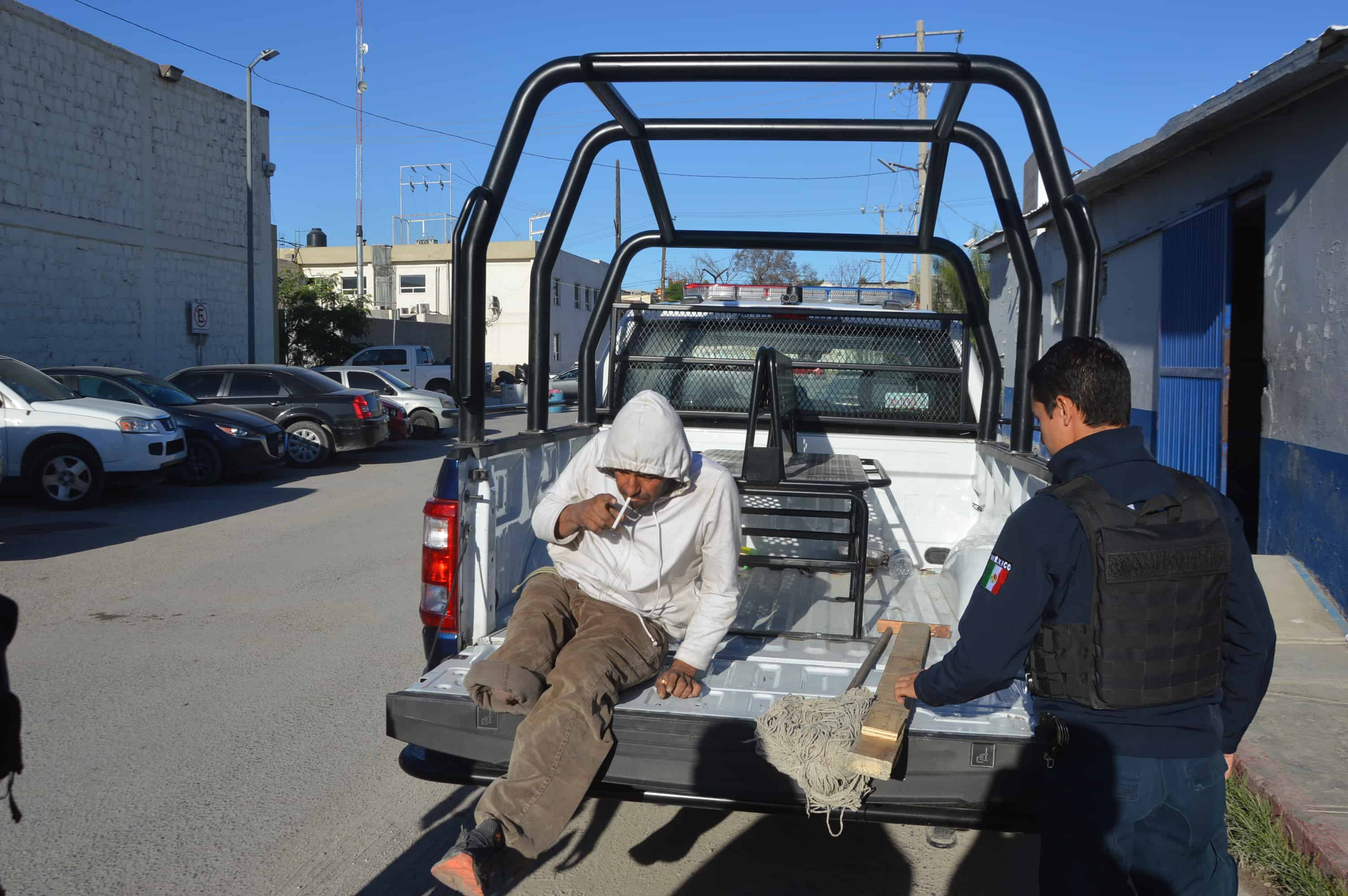 “Toreaba” los carros con todo y muletas