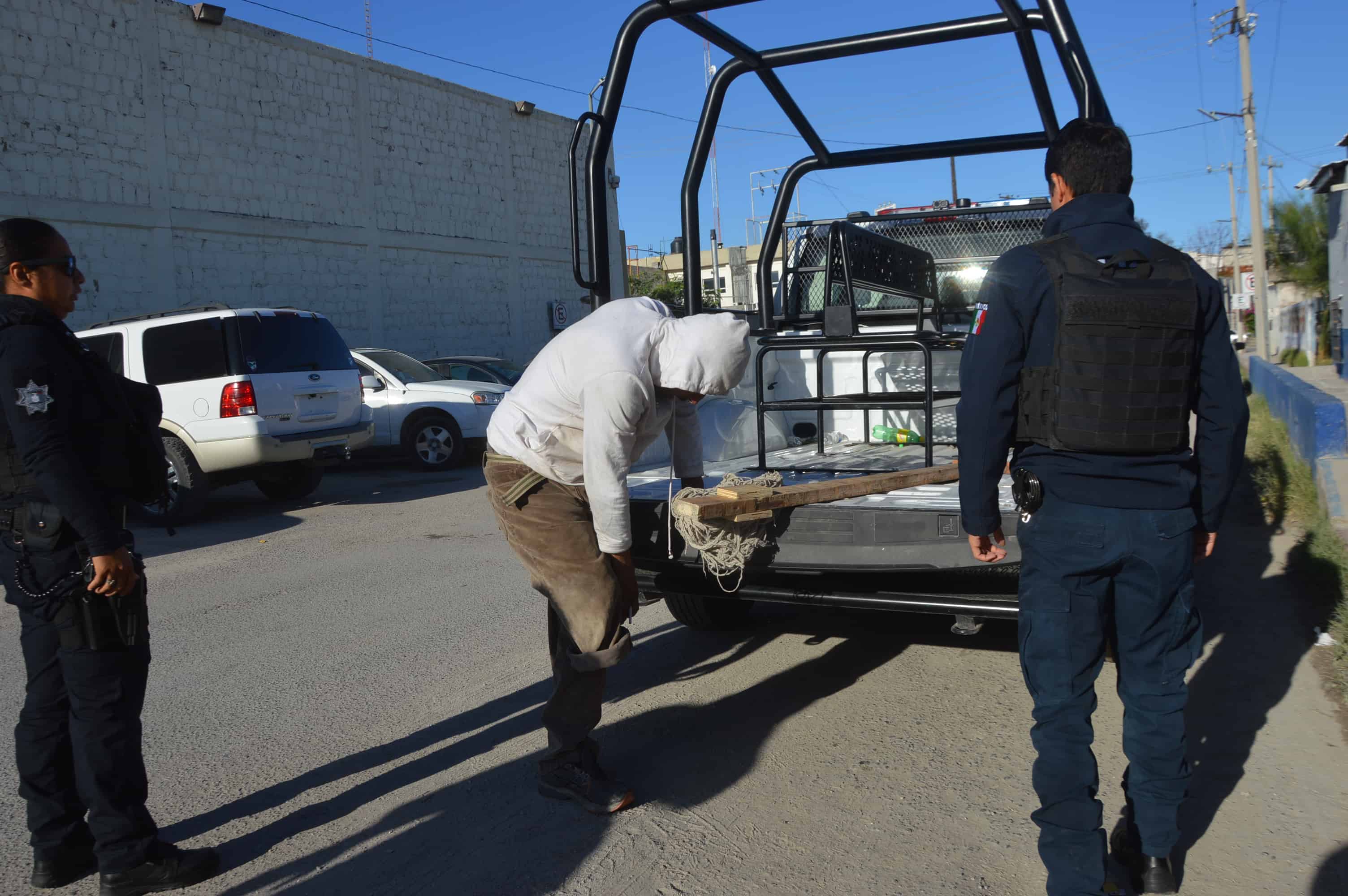 “Toreaba” los carros con todo y muletas