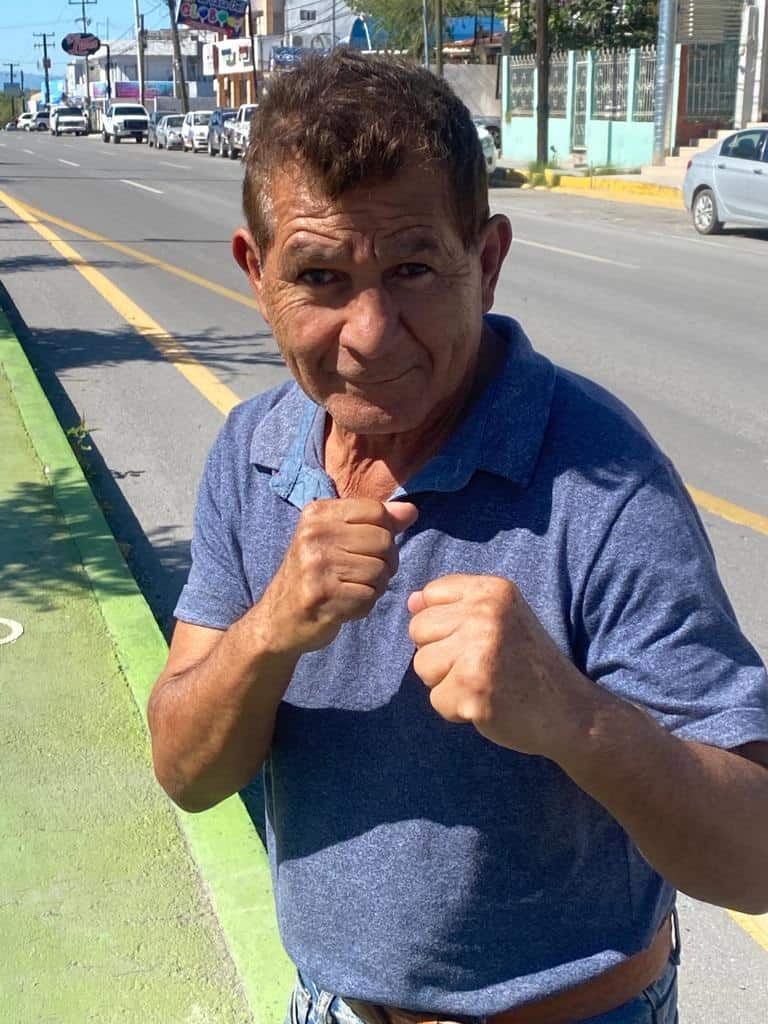 El Campeón Mundial mini mosca Pedro Flores Estuvo en Monclova de visita
