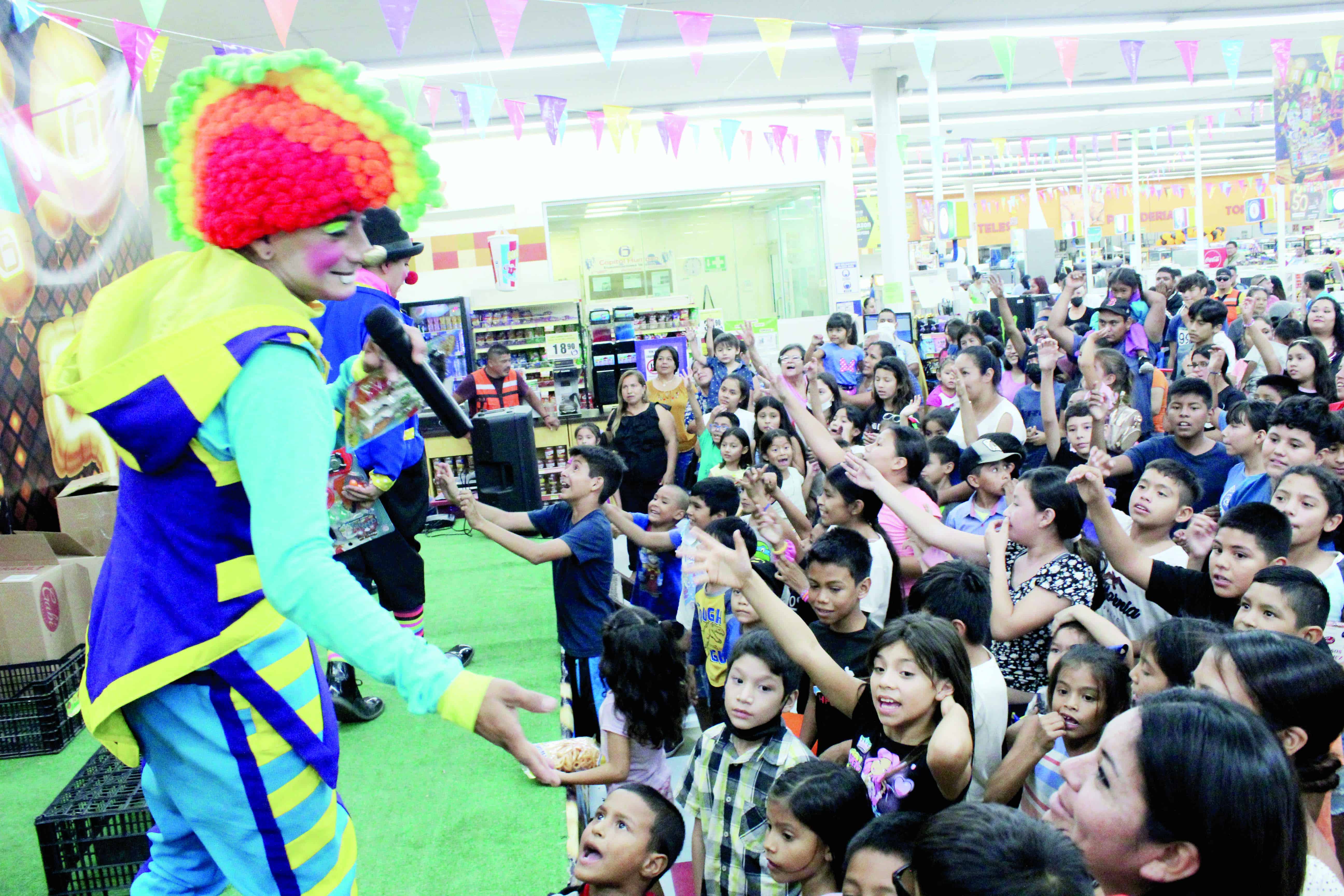 Festejan en Gutiérrez con show de payasos