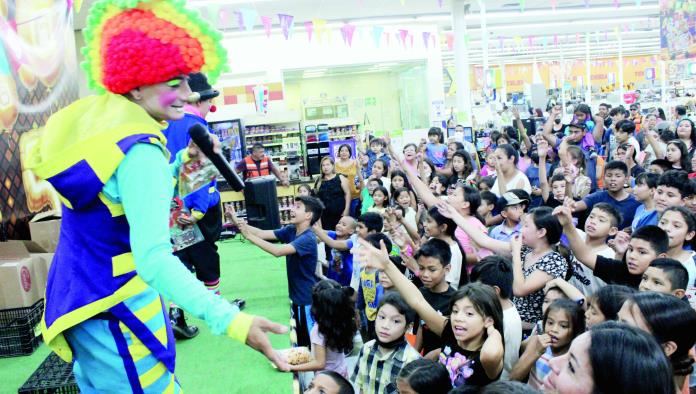 Festejan en Gutiérrez con show de payasos