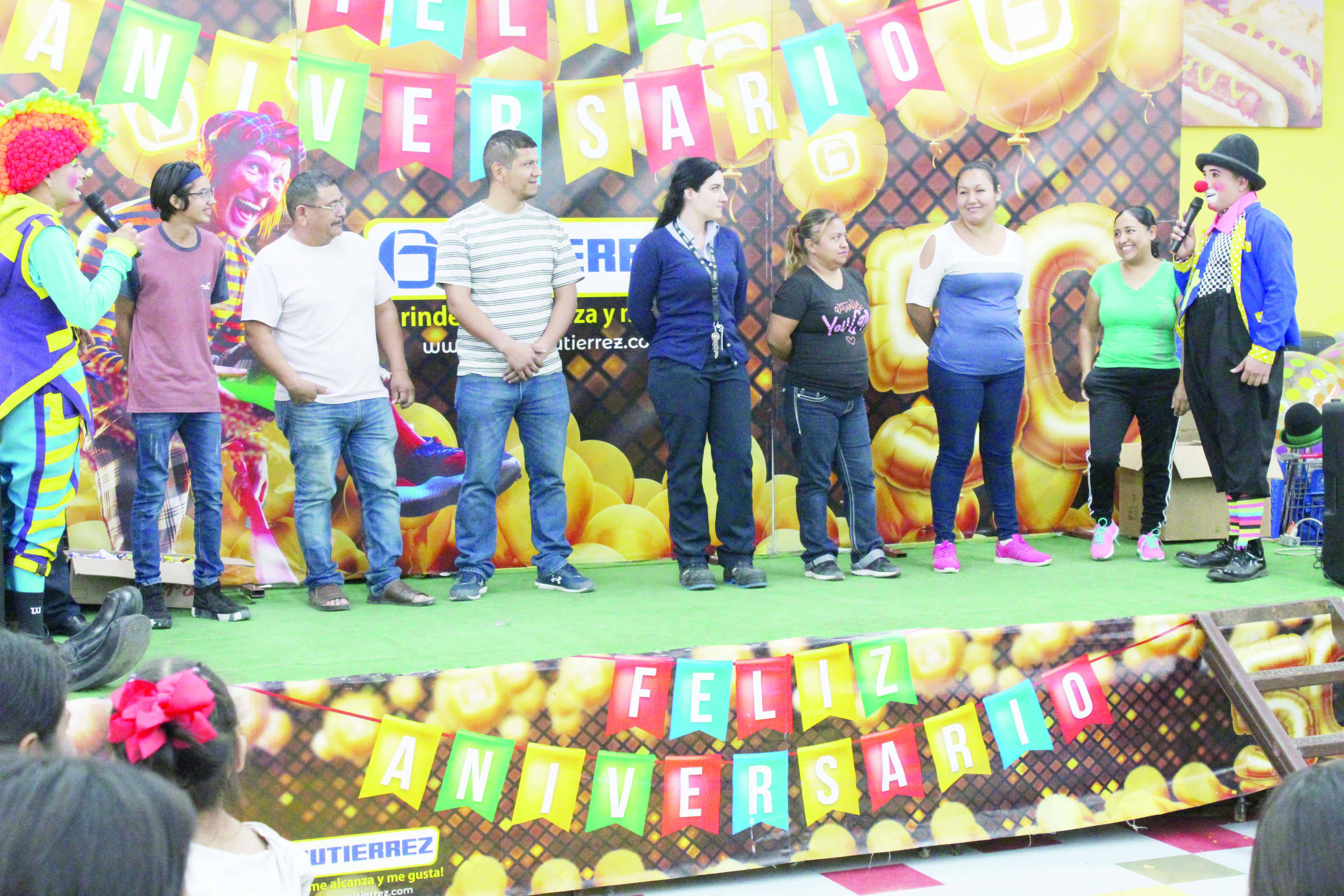 Festejan en Gutiérrez con show de payasos