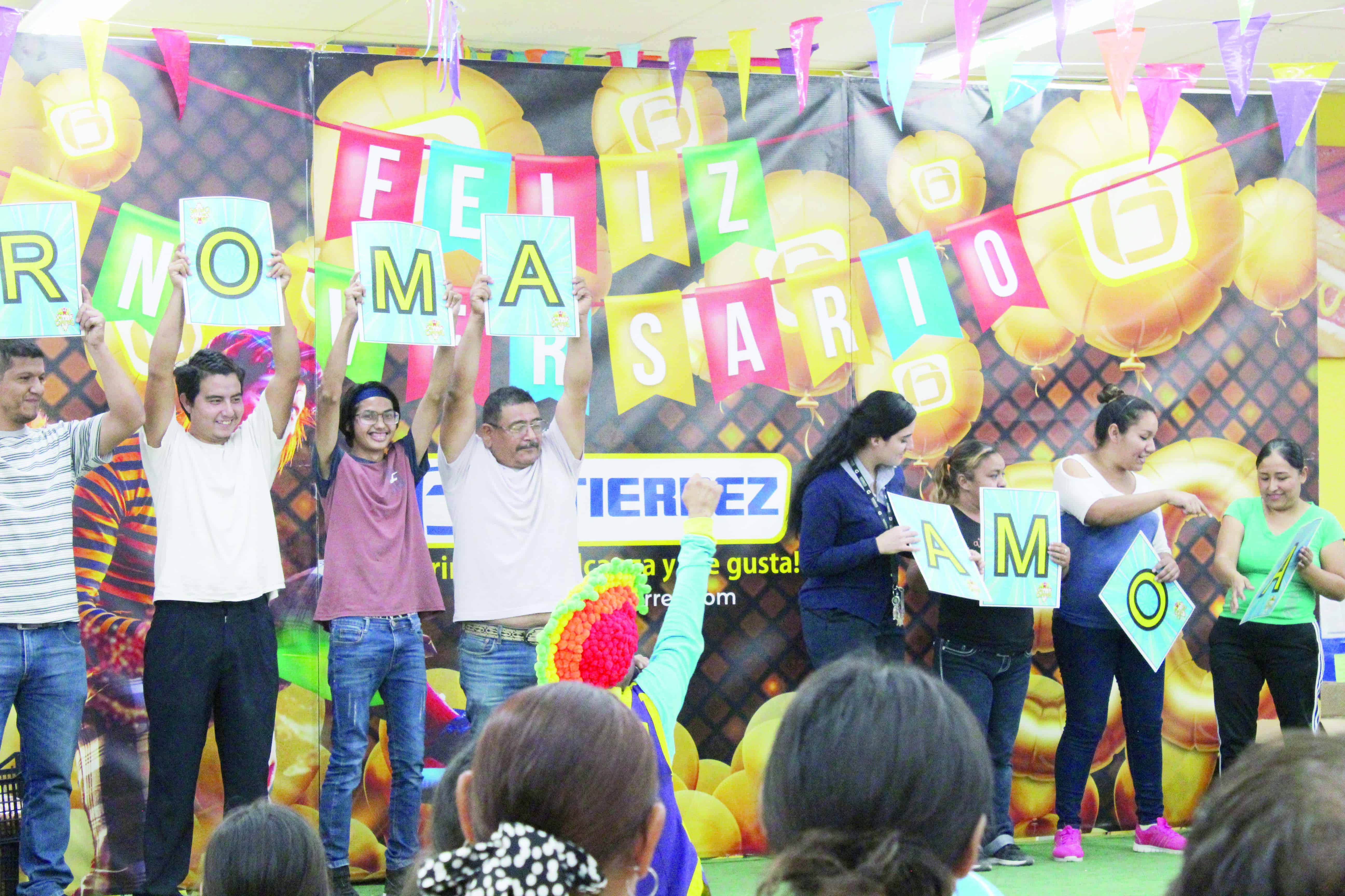 Festejan en Gutiérrez con show de payasos