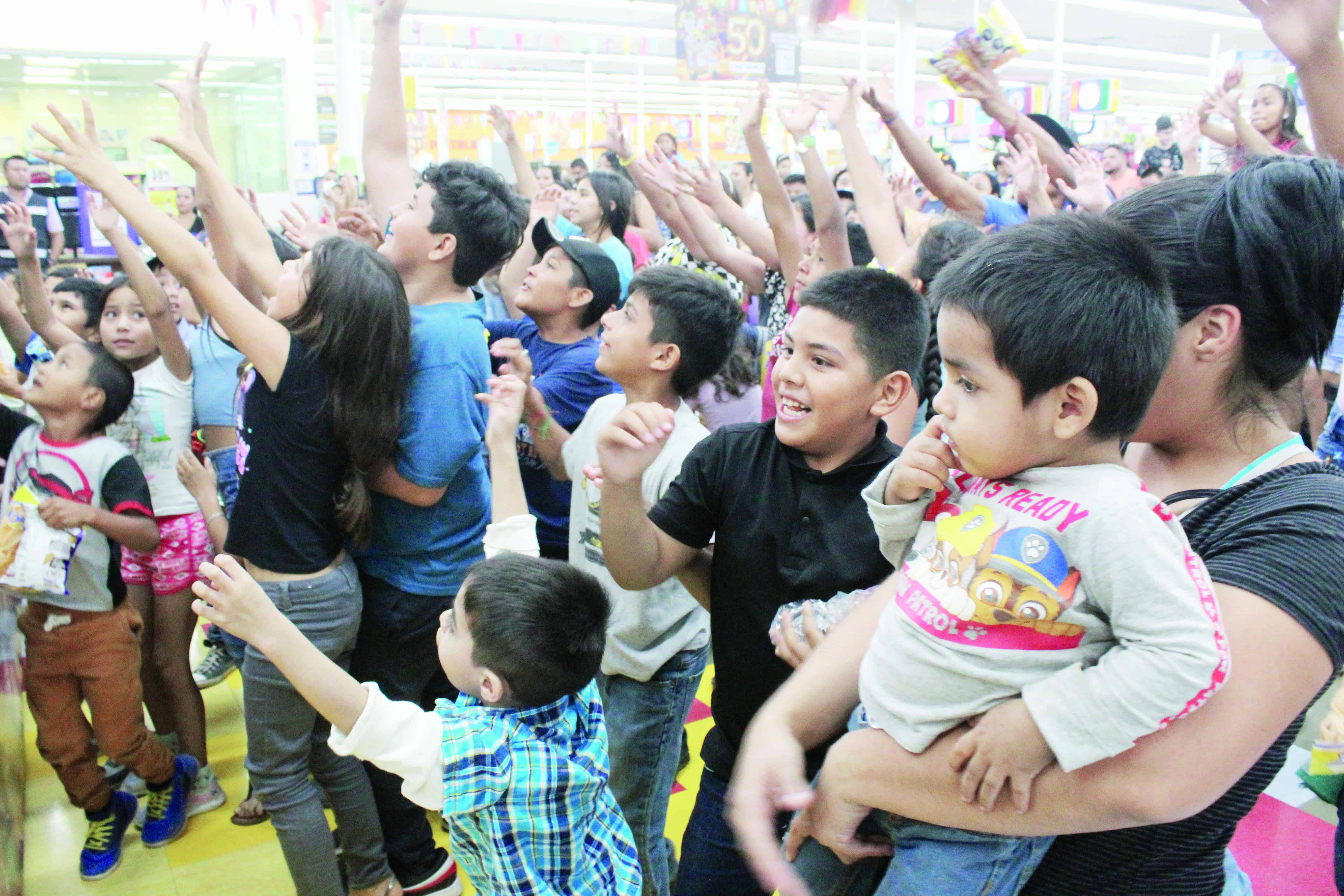 Festejan en Gutiérrez con show de payasos