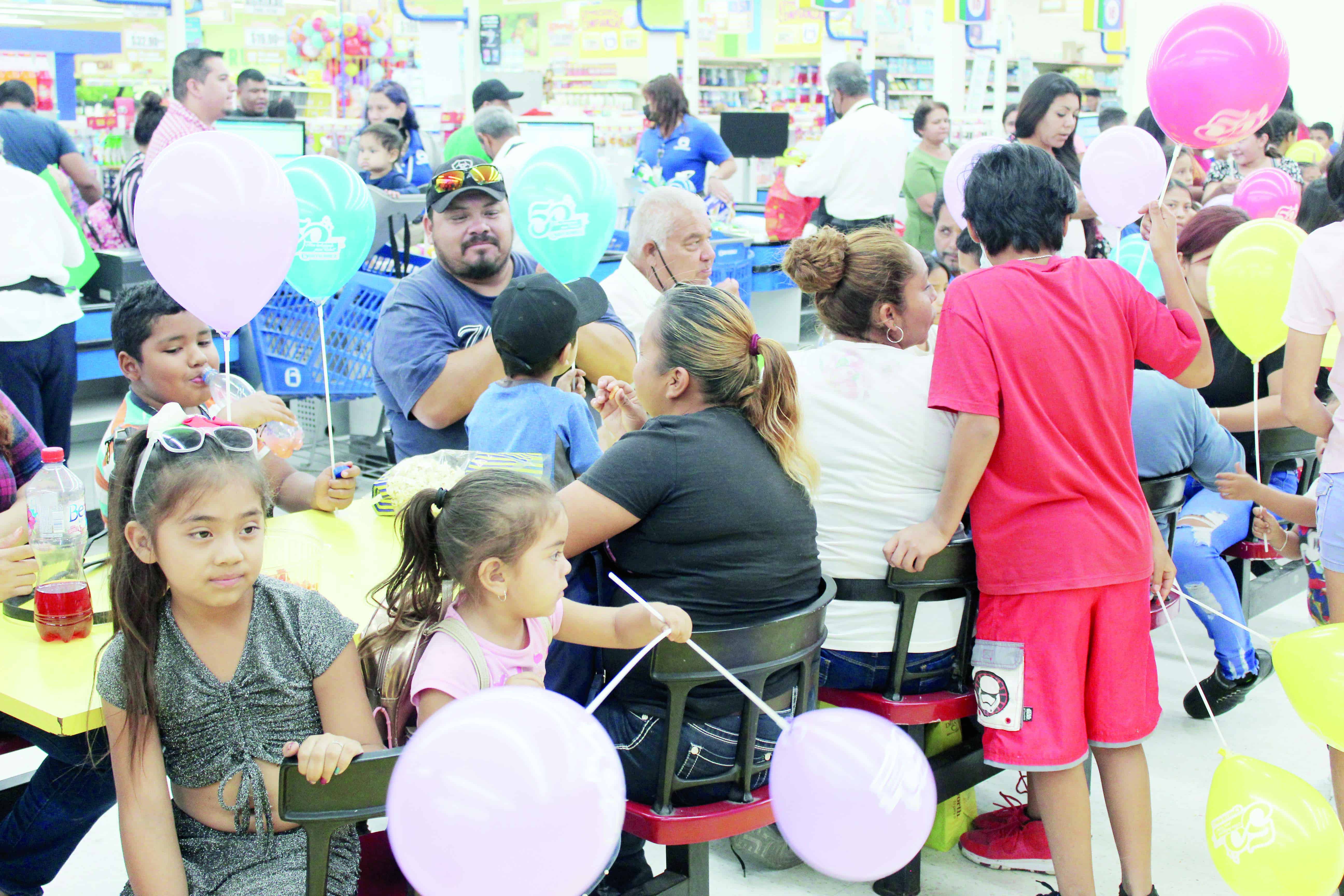 Festejan en Gutiérrez con show de payasos