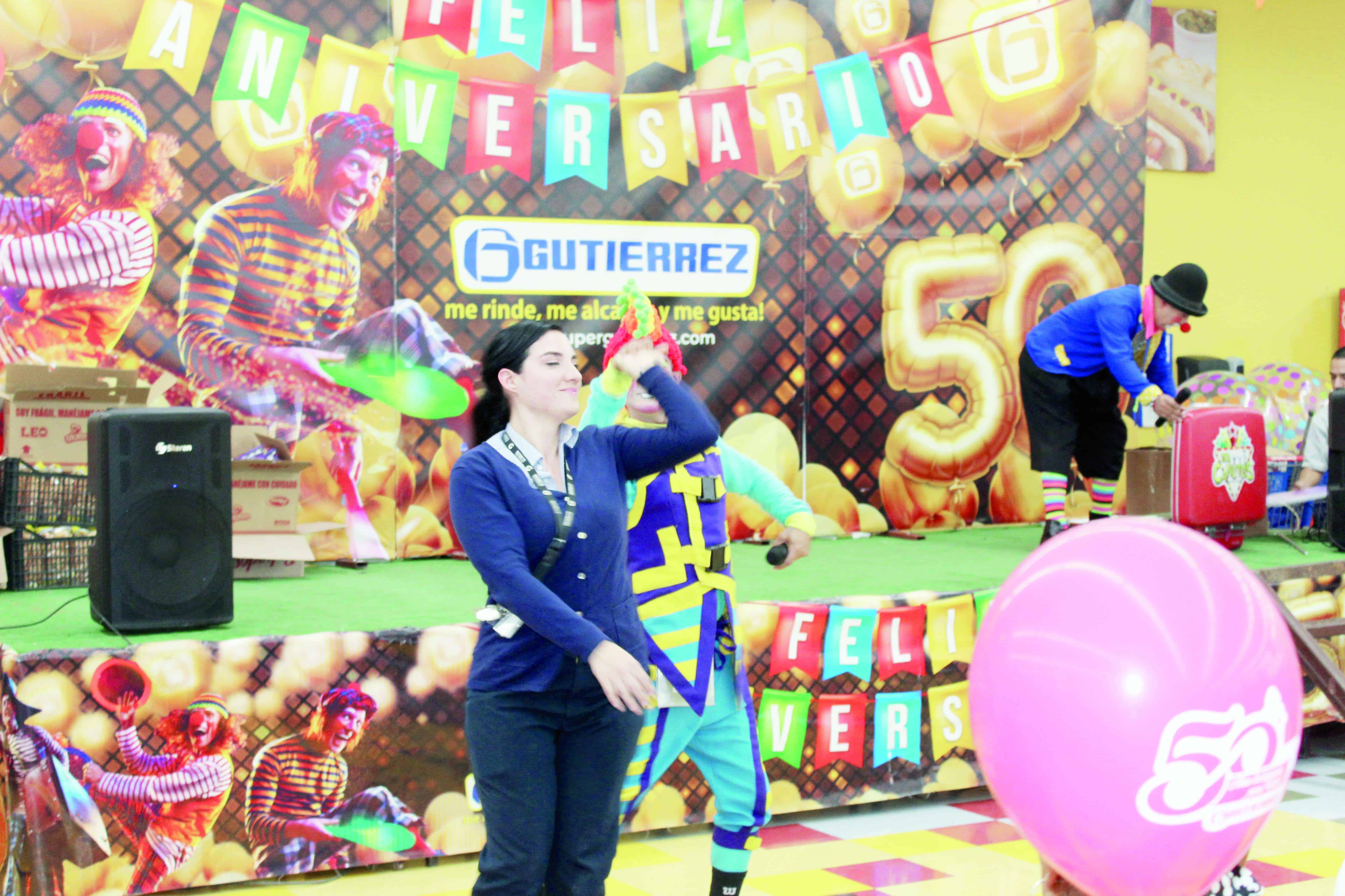 Festejan en Gutiérrez con show de payasos