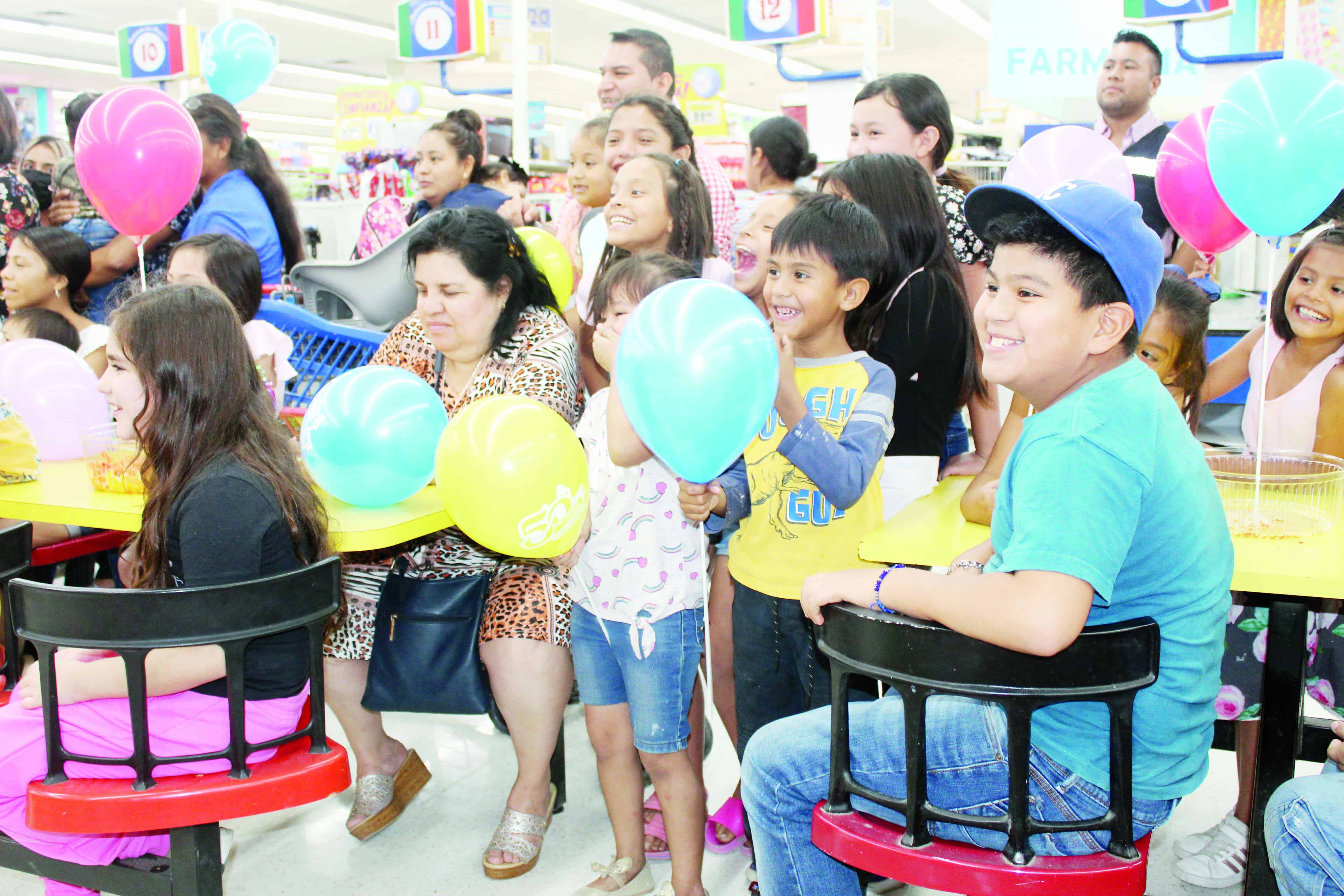 Festejan en Gutiérrez con show de payasos
