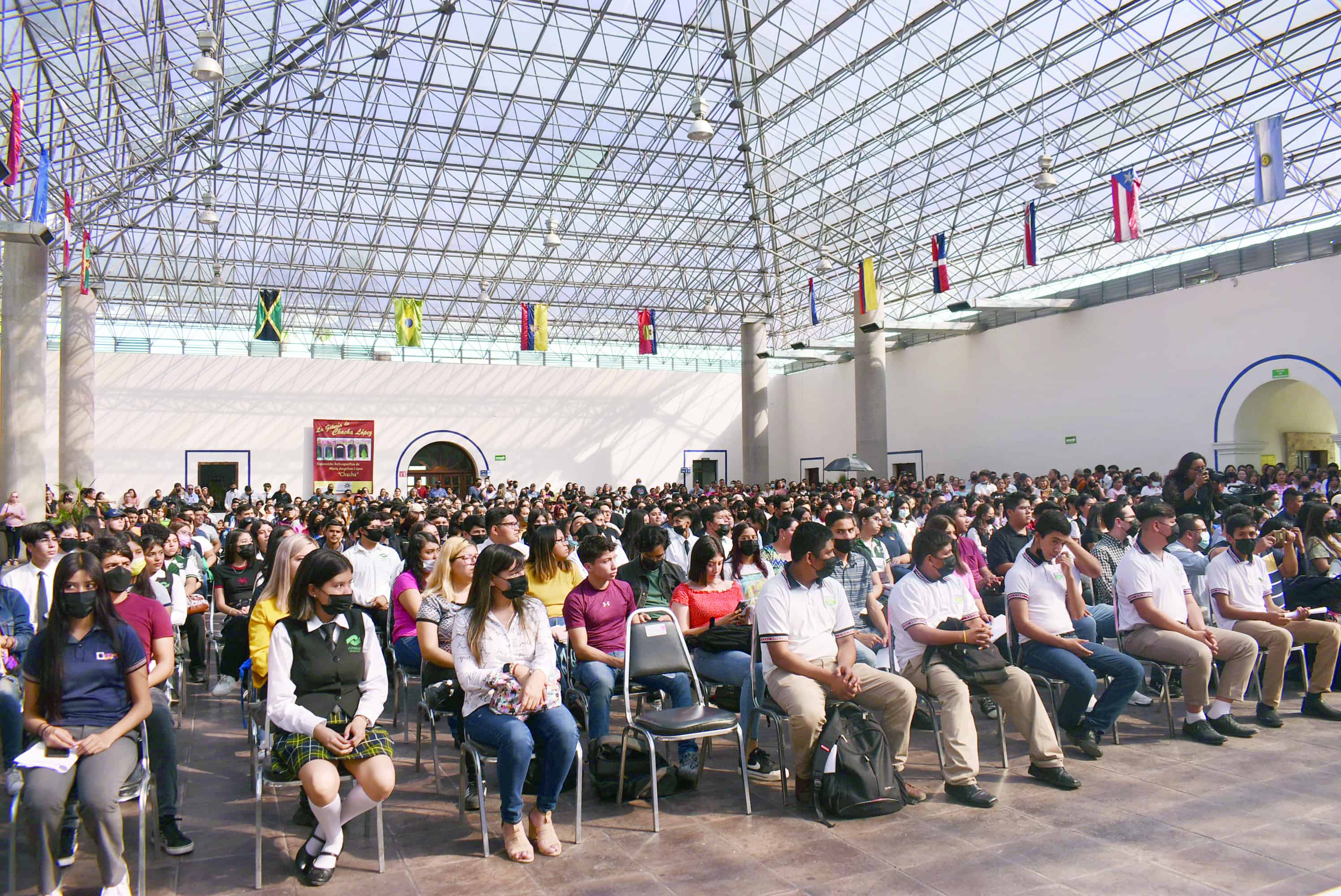 Beca Gutiérrez a 700 estudiantes