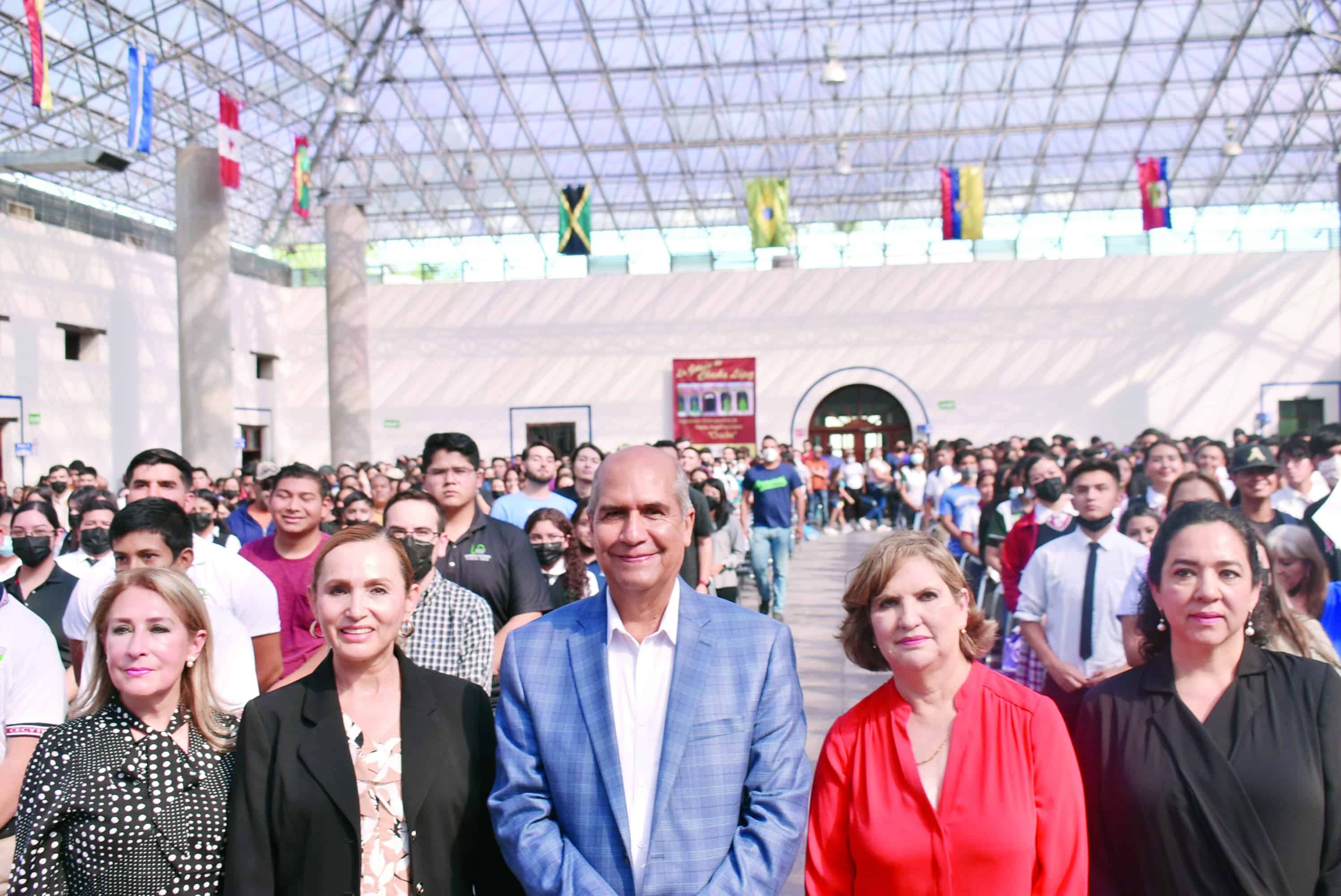 Beca Gutiérrez a 700 estudiantes