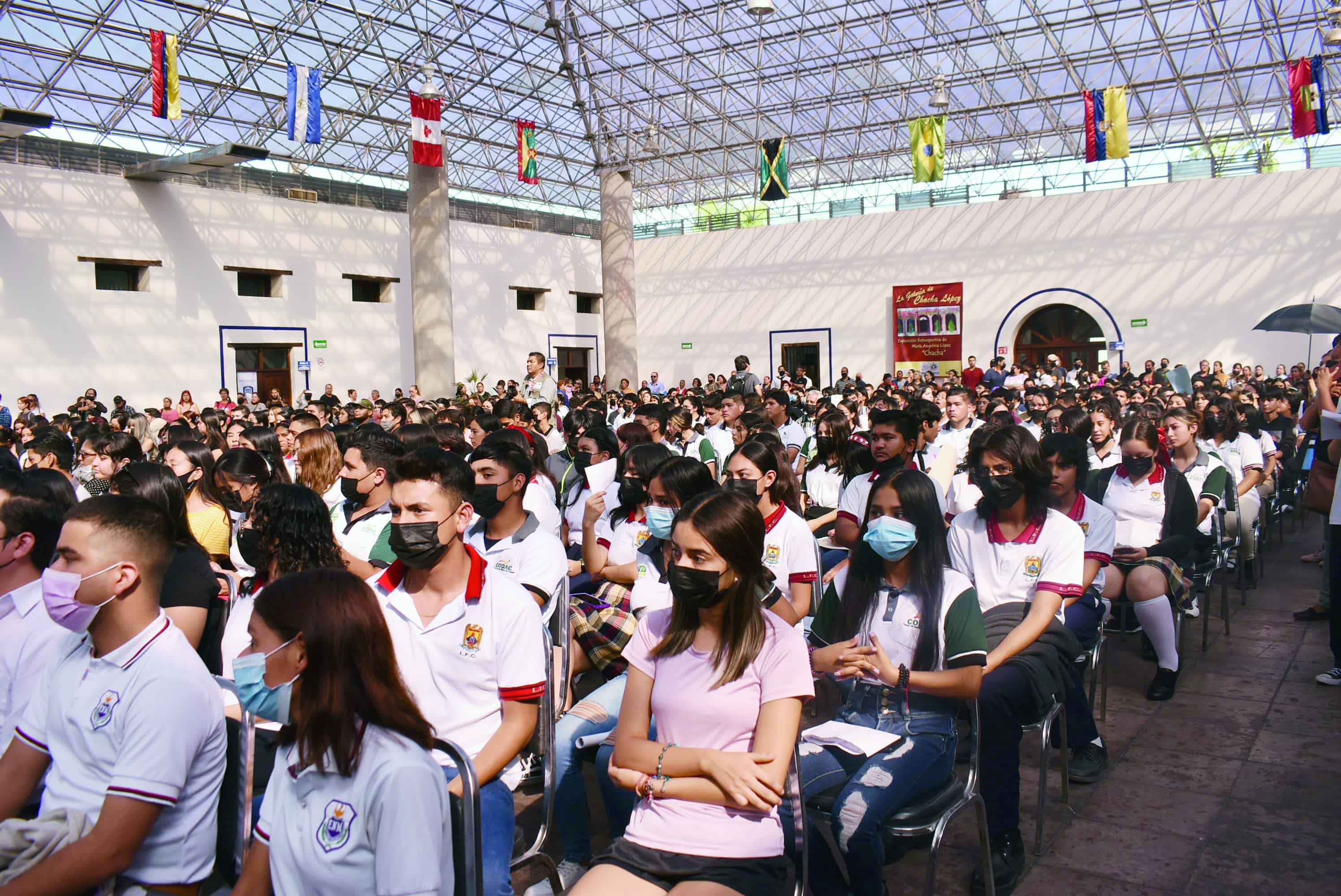 Beca Gutiérrez a 700 estudiantes