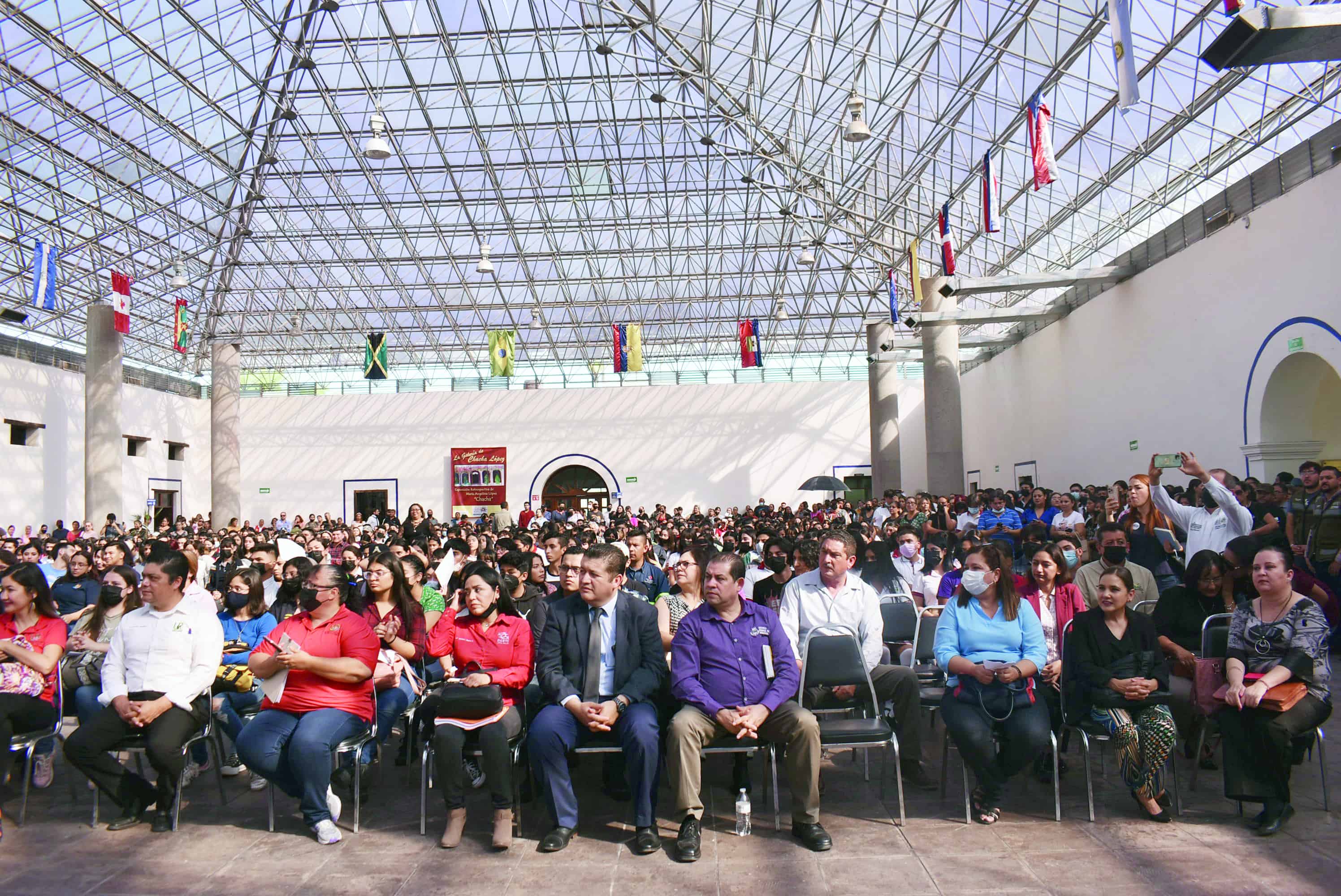 Beca Gutiérrez a 700 estudiantes