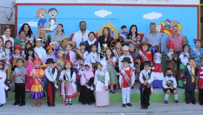 Realizan acto cívico en el Colegio La Luz 