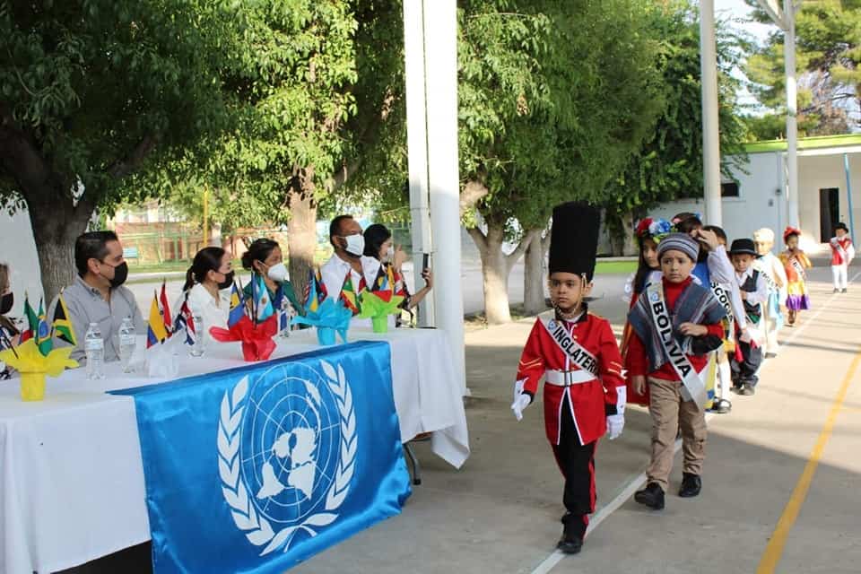 Realizan acto cívico en el Colegio La Luz 