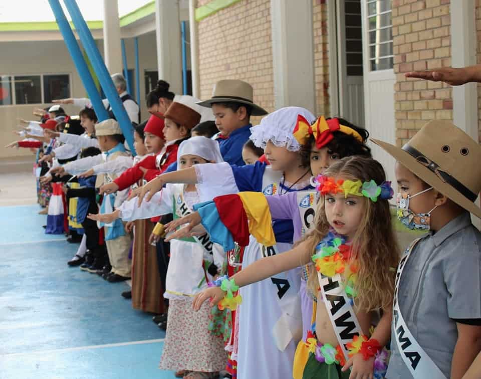 Realizan acto cívico en el Colegio La Luz 