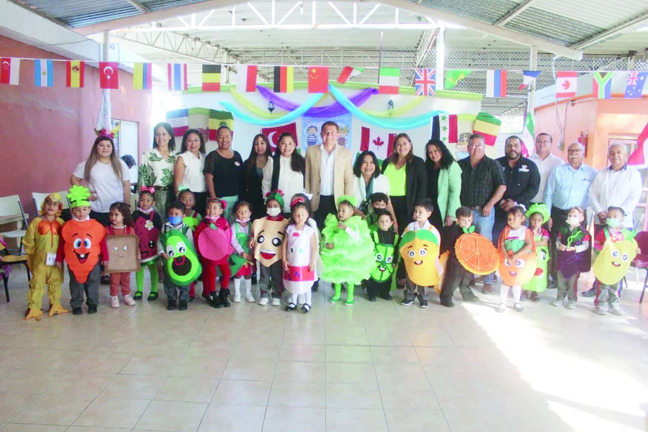 Visita Hugo a los niños en kínder