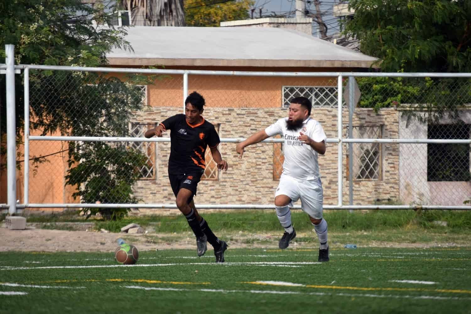 Alpha triunfa en la cancha