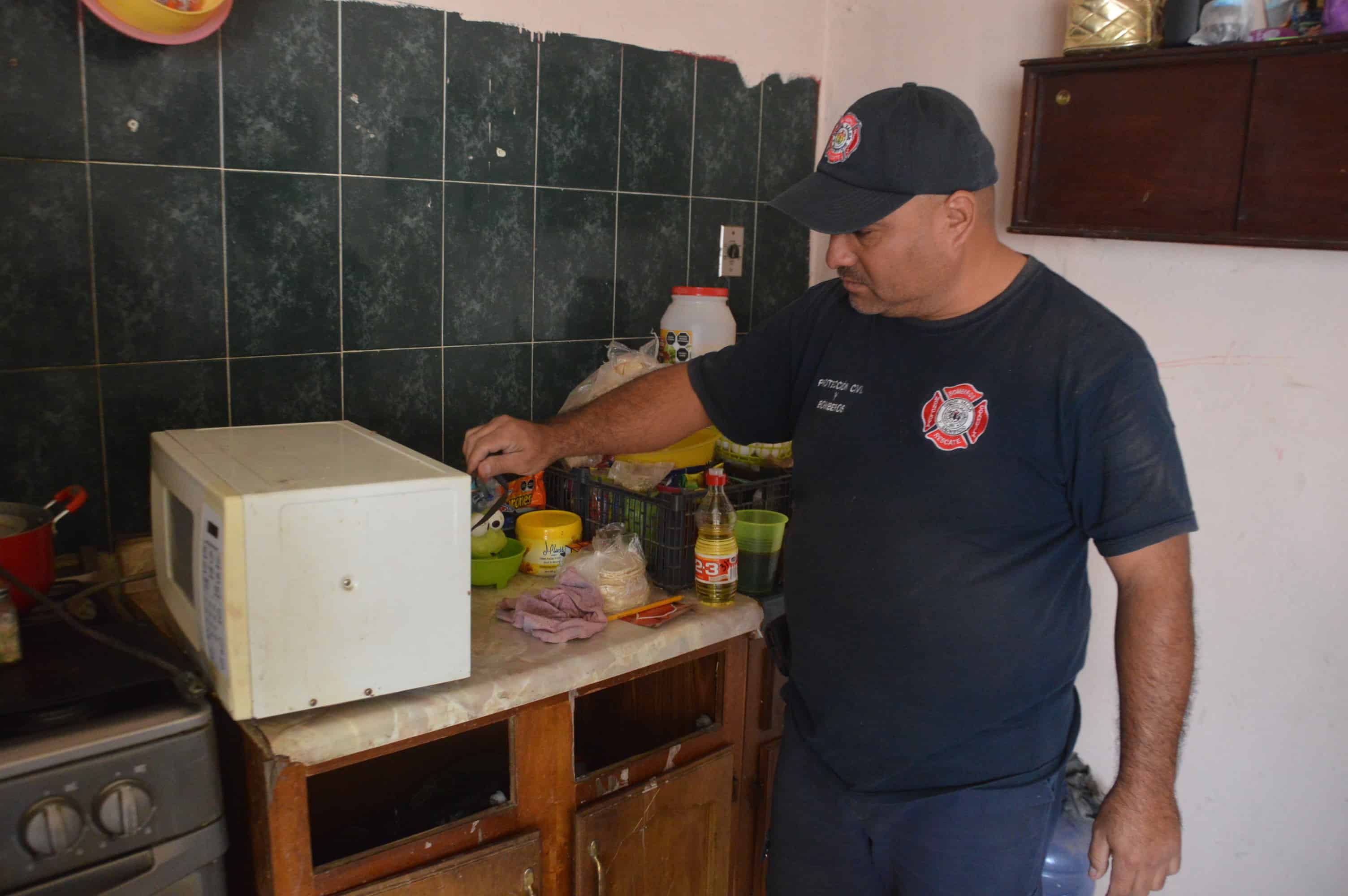 Corto en microondas moviliza a Bomberos