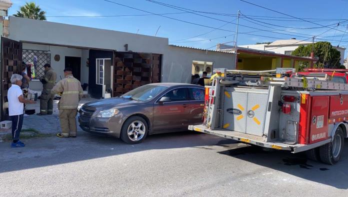 Arde casa por corto en lámpara 