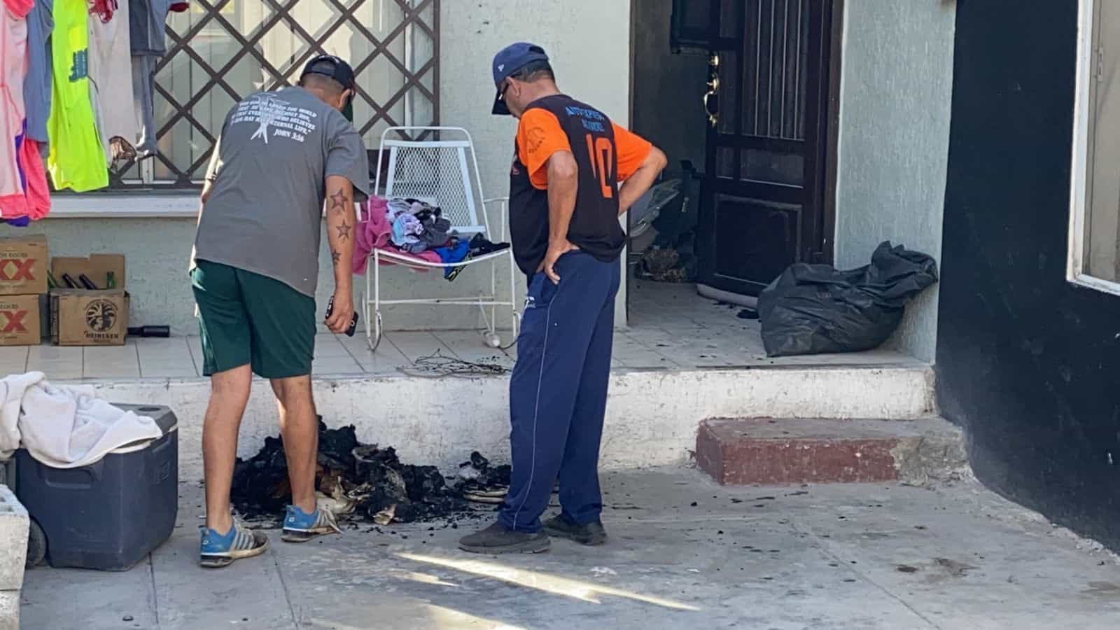 Arde casa por corto en lámpara 