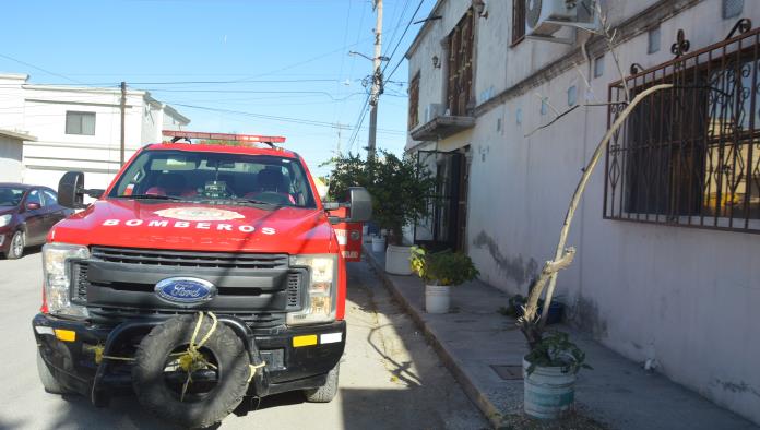 Incendia veladora casa en la Azteca
