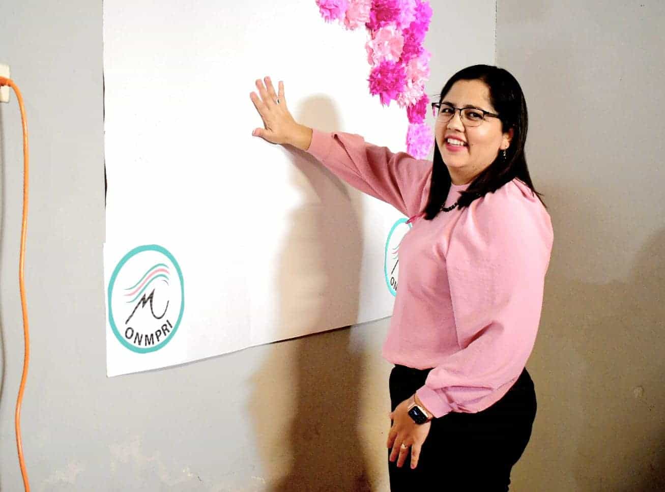 Realizan conferencia sobre cáncer de mama  