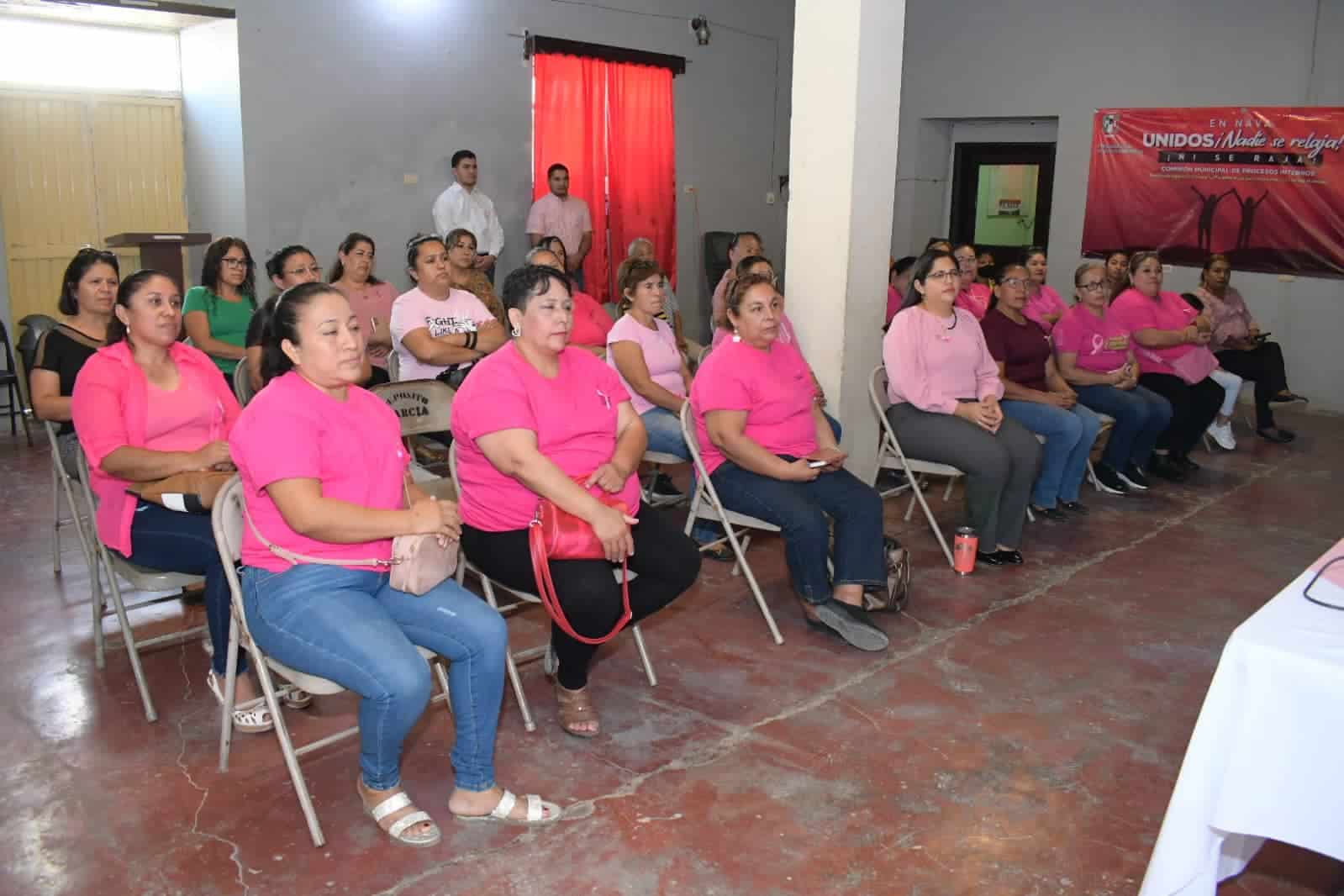 Realizan conferencia sobre cáncer de mama  