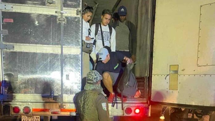 Viajaban 124 migrantes en caja de tráiler