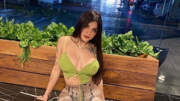 Karely Ruiz comparte dirección y cuenta bancaria para que le envíen regalos