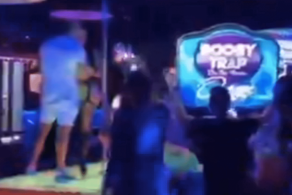 Hombre le pide matrimonio a bailarina éxotica en pleno baile