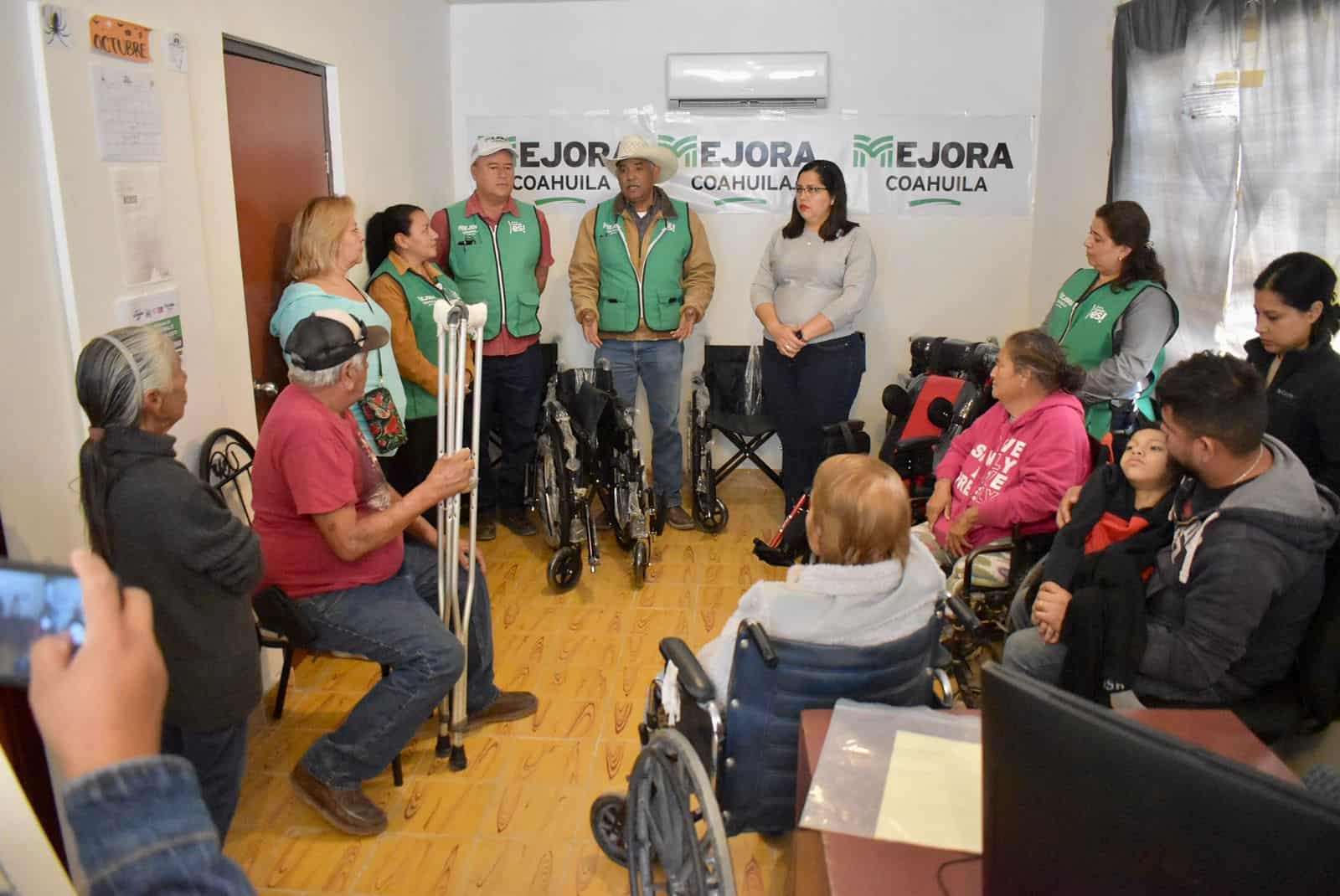 Entregan sillas de ruedas del programa “Mejora