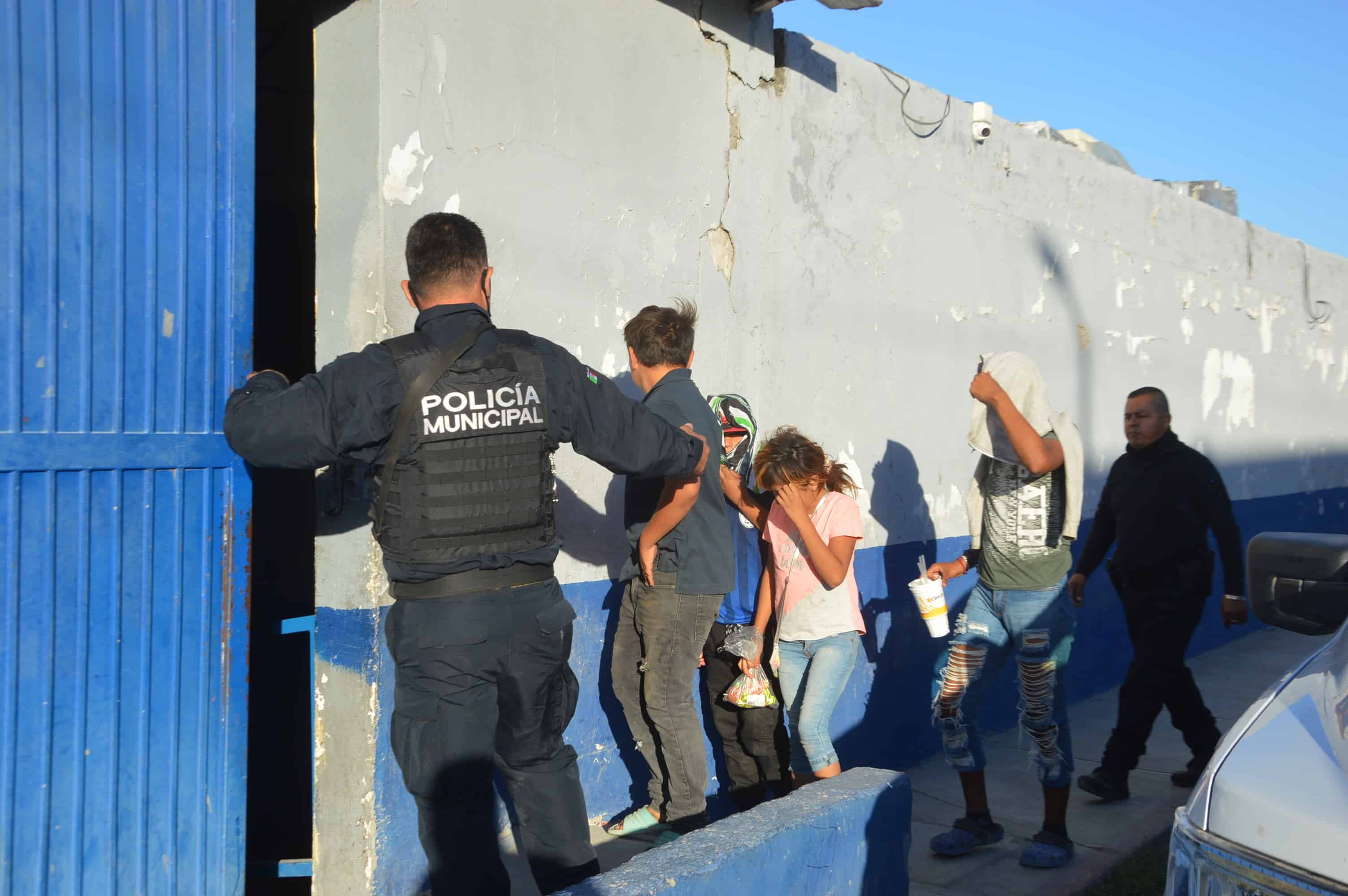 Los mandan sus padres a pedir dinero