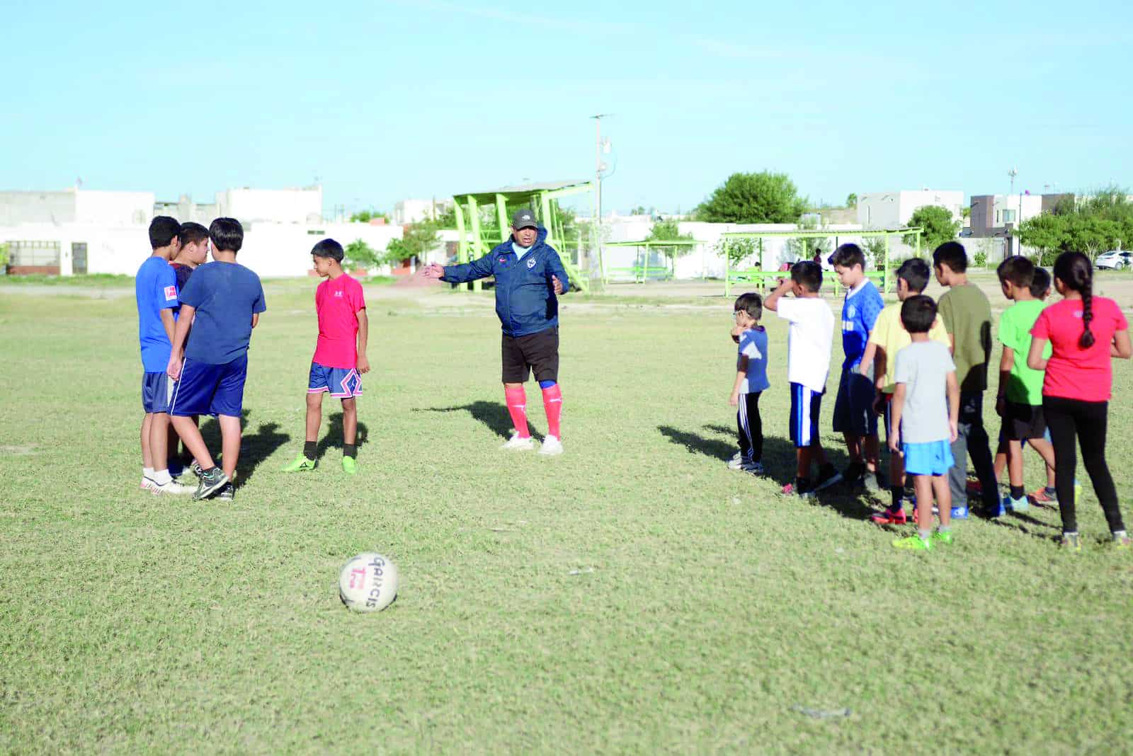 Roberto Clemente Piña arma Academia de Futbol