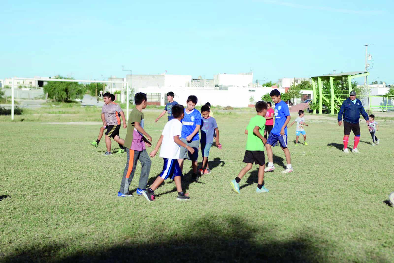Roberto Clemente Piña arma Academia de Futbol