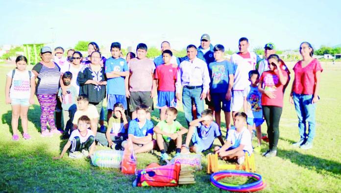 Roberto Clemente Piña arma Academia de Futbol